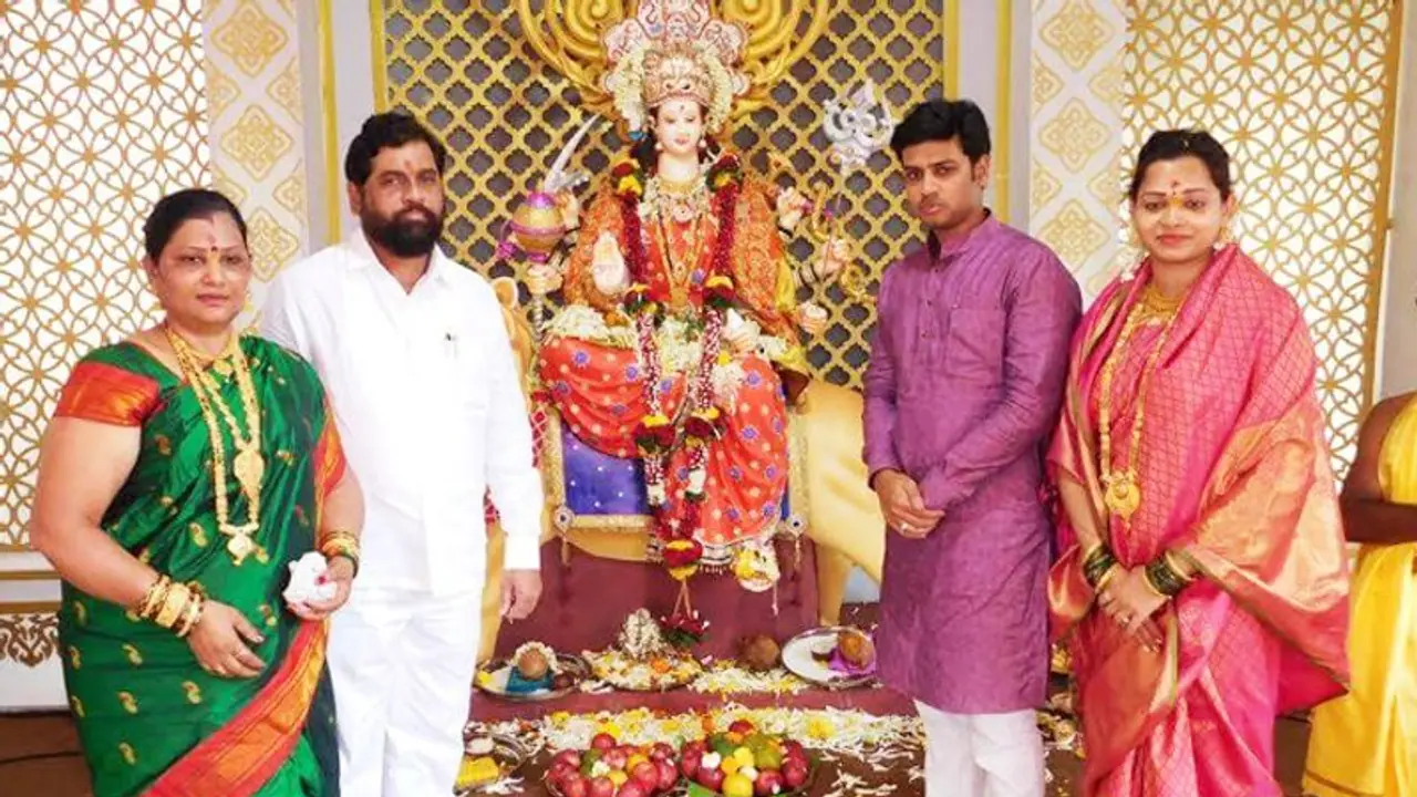 ಮಕ್ಕಳ ಸಾವನ್ನು ಕಣ್ಣೆದುರೇ ಕಂಡಿದ್ದ ಏಕನಾಥ್ ಶಿಂಧೆ, ಇಂದು ಇಡಿ ಶಿವಸೇನೆಯೆ ಅವರ ಬೆನ್ನಹಿಂದೆ! ಮಕ್ಕಳ ಸಾವನ್ನು ಕಣ್ಣೆದುರೇ ಕಂಡಿದ್ದ ಏಕನಾಥ್ ಶಿಂಧೆ, ಇಂದು ಇಡಿ ಶಿವಸೇನೆಯೆ ಅವರ ಬೆನ್ನಹಿಂದೆ!