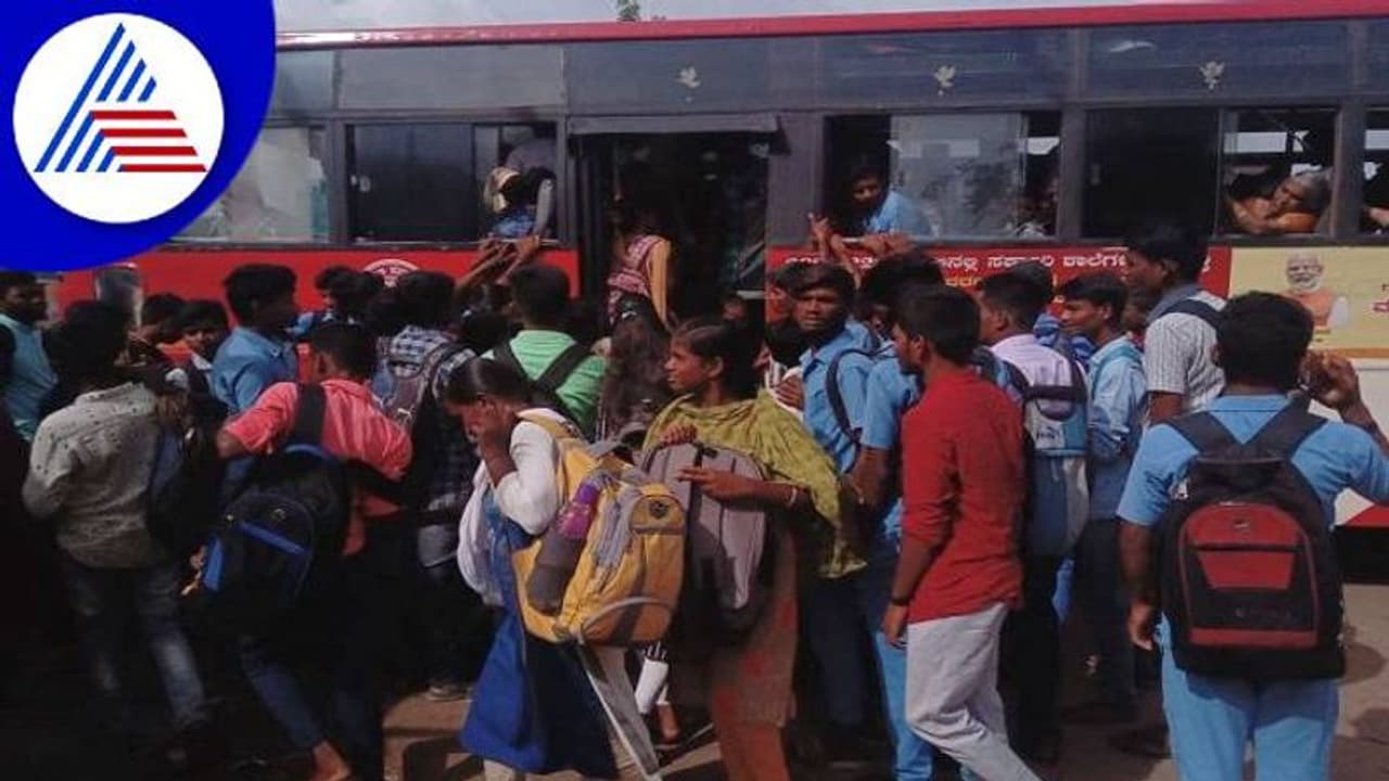 ಬಳ್ಳಾರಿ: ಸಾರಿಗೆ ಸಚಿವ ಶ್ರೀರಾಮುಲು ತವರಲ್ಲೇ ಬಸ್ಸಿಗಾಗಿ ಪರದಾಟ