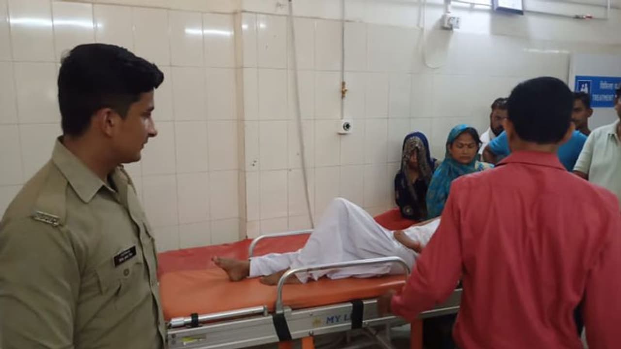 स्कूल से घर जा रही छात्रा से छेड़छाड़, विरोध करने पर पेट में मारी ब्लेड मारी स्कूल से घर जा रही छात्रा से छेड़छाड़, विरोध करने पर पेट में मारी ब्लेड मारी