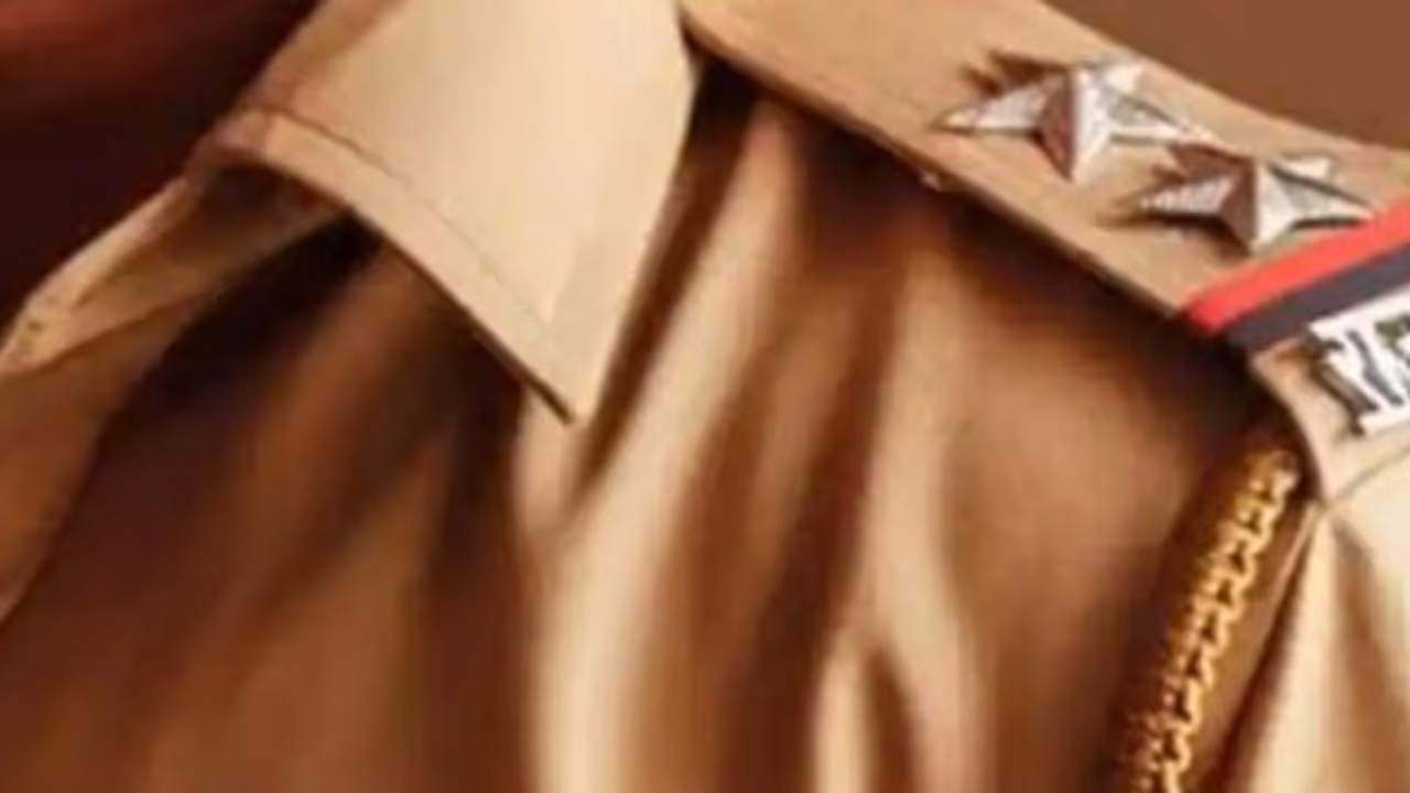 നഗ്‌നവീഡിയോയുടെ പേരില്‍ ബ്ലാക്ക്‌മെയിലിംഗ്, സ്വവര്‍ഗപ്രണയികളായ പൊലീസുകാര്‍ക്ക് സസ്‌പെന്‍ഷന്‍