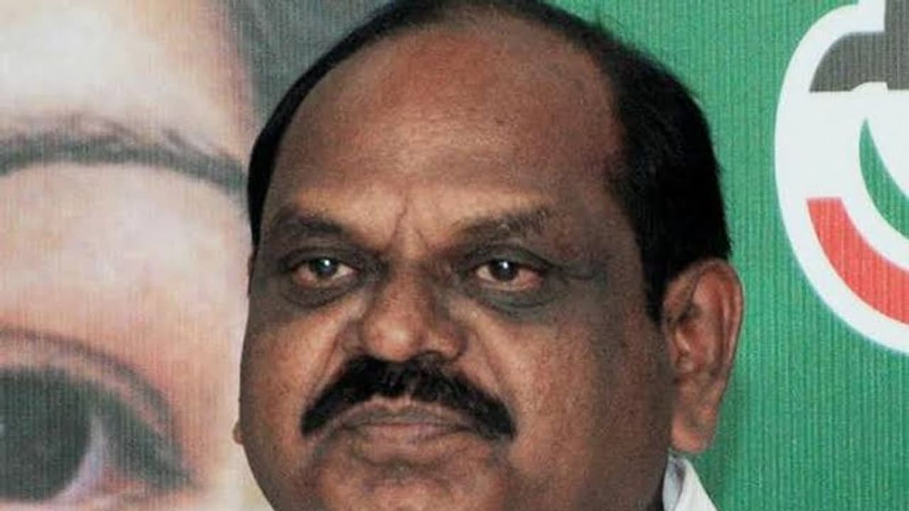 "பதவி வெறி எடப்பாடி கண்ணை மறைத்து விட்டது.. பொது குழுவா அது, காட்டுமிராண்டி கூட்டம்.. டார் டாரா கிழித்த வைத்தி "பதவி வெறி எடப்பாடி கண்ணை மறைத்து விட்டது.. பொது குழுவா அது, காட்டுமிராண்டி கூட்டம்.. டார் டாரா கிழித்த வைத்தி