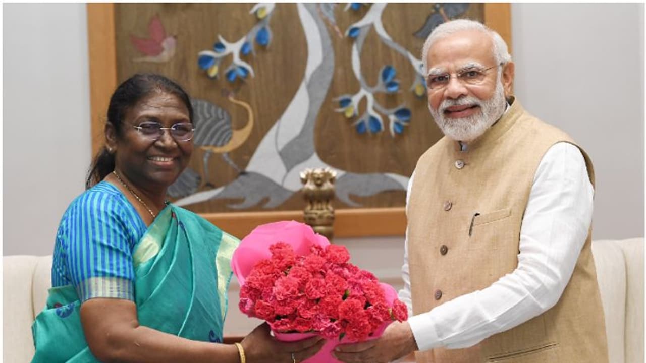 പ്രധാനമന്ത്രിയെ സന്ദർശിച്ച് എൻഡിഎ രാഷ്ട്രപതി സ്ഥാനാർത്ഥി; ദ്രൗപദി കൃത്യമായ കാഴ്ച്ചപ്പാടുള്ള നേതാവെന്ന് മോദി പ്രധാനമന്ത്രിയെ സന്ദർശിച്ച് എൻഡിഎ രാഷ്ട്രപതി സ്ഥാനാർത്ഥി; ദ്രൗപദി കൃത്യമായ കാഴ്ച്ചപ്പാടുള്ള നേതാവെന്ന് മോദി