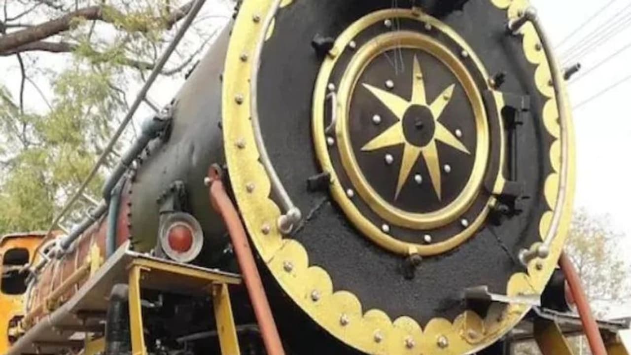 यह बिहार है : यहां स्टेशन पर खड़े खड़े रेल की इंजन तक बेच दी जाती है, पढ़िए नटवरलाल इंजीनियर की करतूत यह बिहार है : यहां स्टेशन पर खड़े खड़े रेल की इंजन तक बेच दी जाती है, पढ़िए नटवरलाल इंजीनियर की करतूत