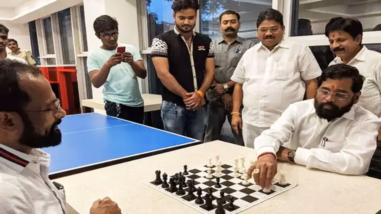 പഞ്ച നക്ഷത്ര ഹോട്ടലിൽ വിമത എംഎൽഎമാർ തങ്ങുന്നത് അര കോടിയിലധികം രൂപ മുടക്കി; പുതിയ ബുക്കിങ് എടുക്കാതെ അധികൃതർ