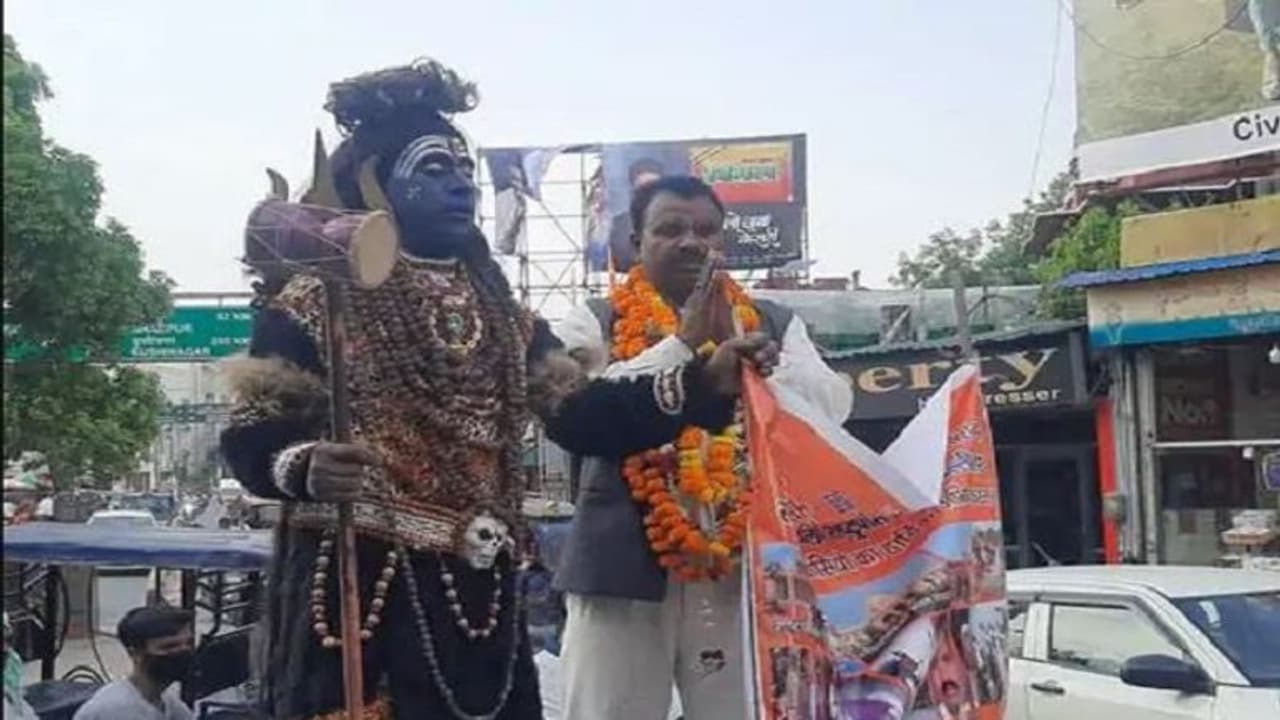 चंदौली के किसान पुत्र विनोद यादव भी लड़ेंगे राष्ट्रपति का चुनाव, नामांकन के लिए बैलगाड़ी से हुए रवाना