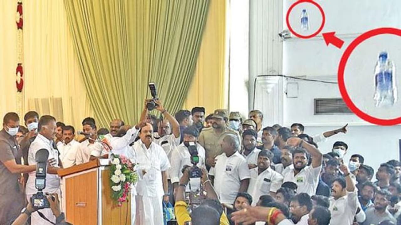 ஓபிஎஸ் மீது தண்ணீர் பாட்டில் வீசியவர் இவர்தானா? சிக்கிய பரபரப்பு காட்சிகள்.! 
