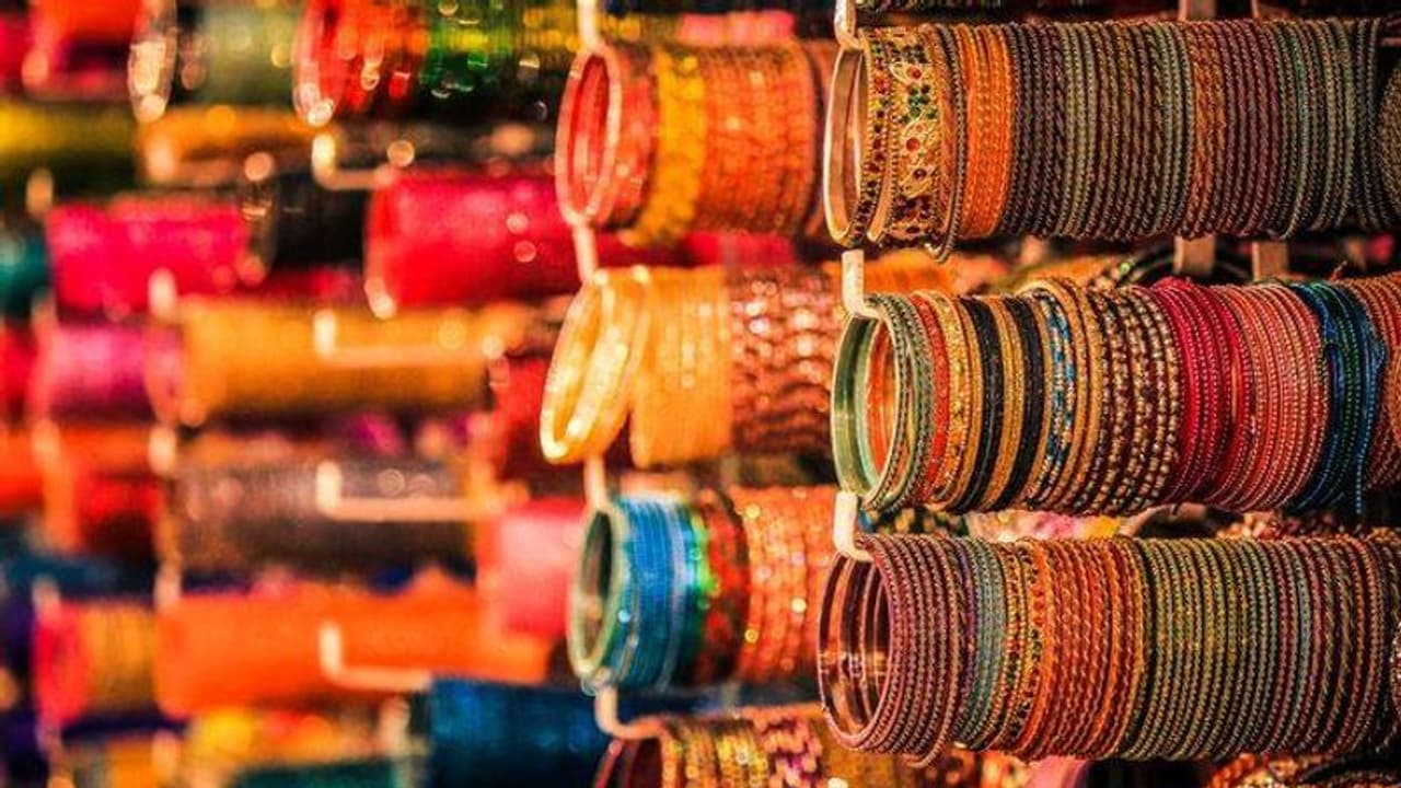 హైదరాబాద్ లాడ్ బజార్ గాజులకు జీఐ గుర్తింపు.. అధికారిక ప్రకటనే తరువాయి.. హైదరాబాద్ లాడ్ బజార్ గాజులకు జీఐ గుర్తింపు.. అధికారిక ప్రకటనే తరువాయి..