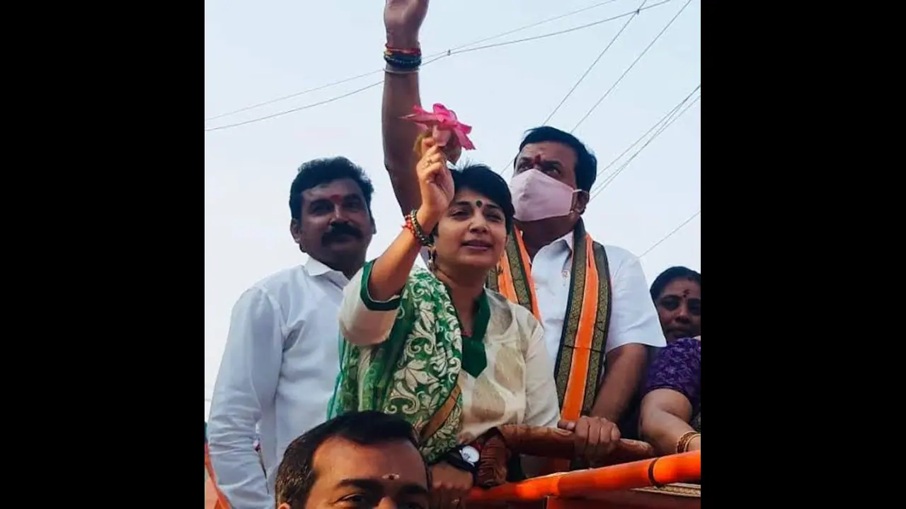 ஏலம் விடப்பட்ட மதுவந்தியின் வீட்டில் ரூ.30 லட்சம் பொருள் திருட்டு ஏலம் விடப்பட்ட மதுவந்தியின் வீட்டில் ரூ.30 லட்சம் பொருள் திருட்டு