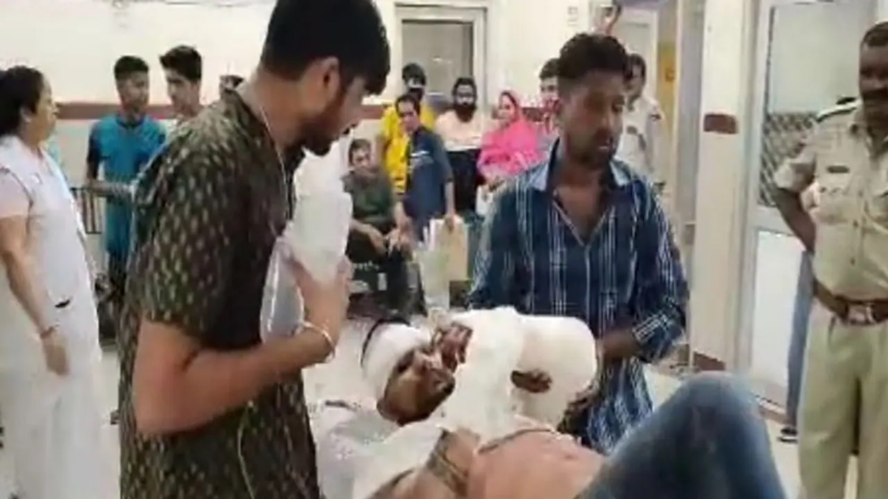 राजस्थान के जोधपुर में बदमाशों ने काट दिए शराब कारोबारी के हाथ, इस बात को लेकर हुई थी बहस राजस्थान के जोधपुर में बदमाशों ने काट दिए शराब कारोबारी के हाथ, इस बात को लेकर हुई थी बहस