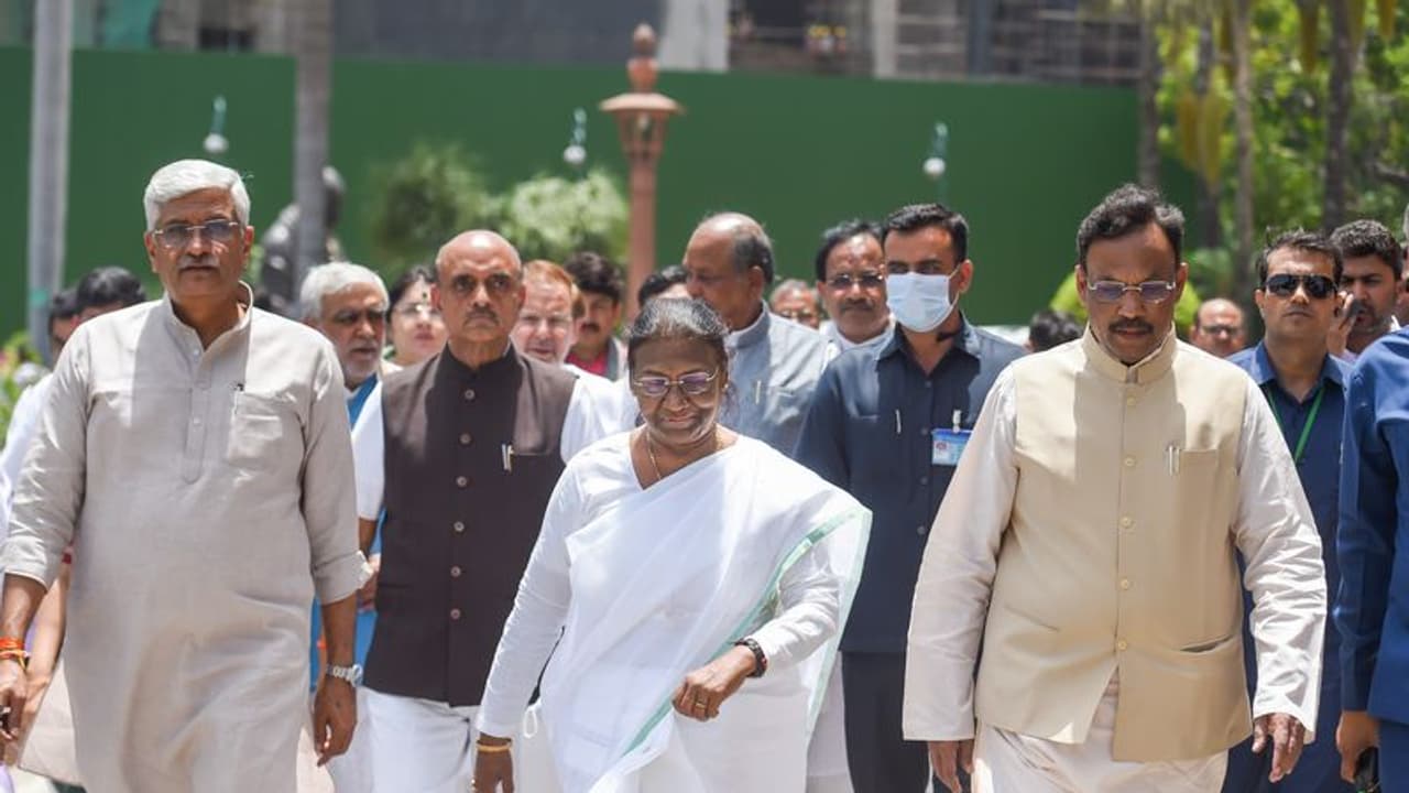 জয় নিশ্চিত দ্রৌপদী মুর্মুর, রাষ্ট্রপতি নির্বাচনে ১৭জন বিরোধী সাংসদের ক্রস ভোটিং? জয় নিশ্চিত দ্রৌপদী মুর্মুর, রাষ্ট্রপতি নির্বাচনে ১৭জন বিরোধী সাংসদের ক্রস ভোটিং?