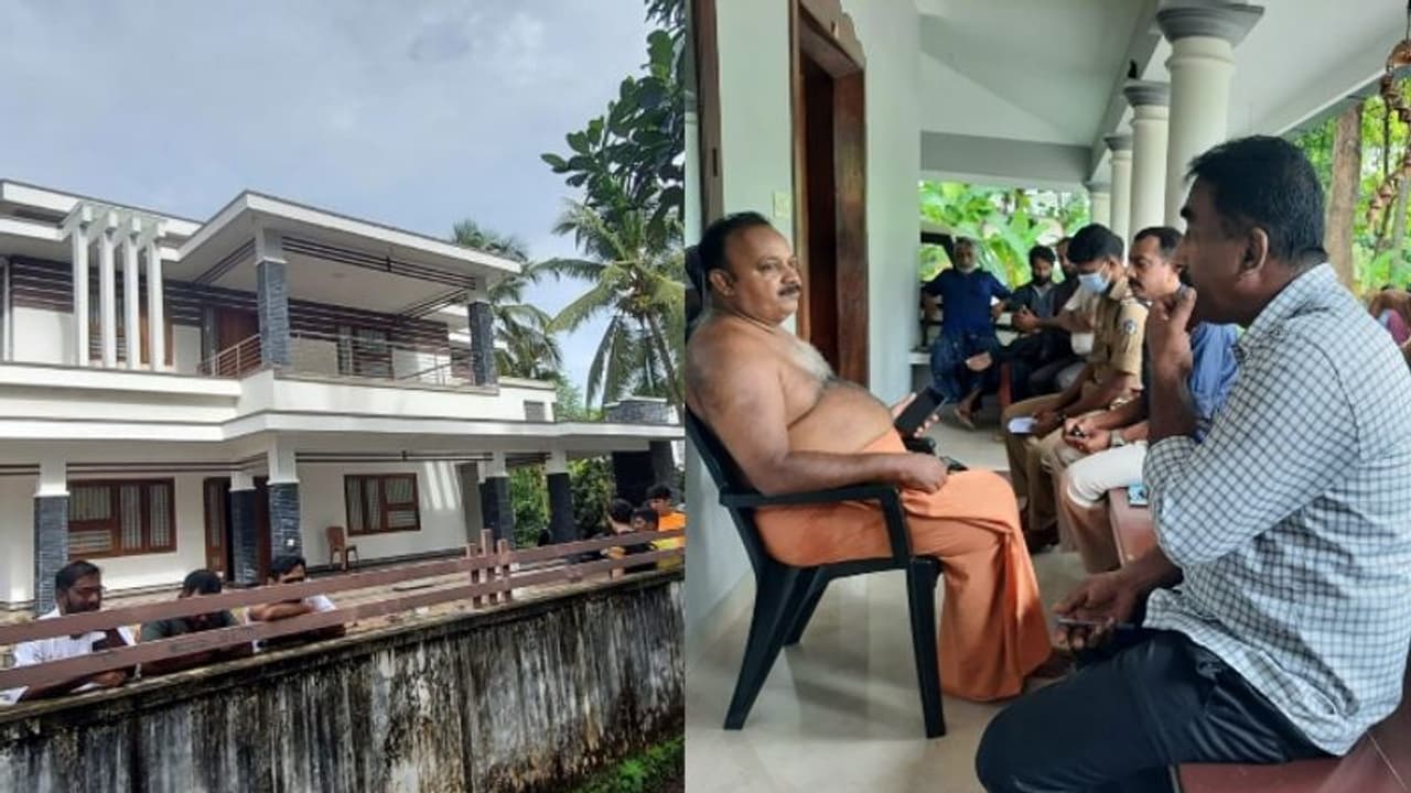 സംസ്ഥാനത്ത് രണ്ടിടത്ത് കവർച്ച; കാസർകോടും മൂവാറ്റുപുഴയിലുമായി കവർന്നത് 4 ലക്ഷം രൂപയും 50 പവൻ സ്വർണവും സംസ്ഥാനത്ത് രണ്ടിടത്ത് കവർച്ച; കാസർകോടും മൂവാറ്റുപുഴയിലുമായി കവർന്നത് 4 ലക്ഷം രൂപയും 50 പവൻ സ്വർണവും