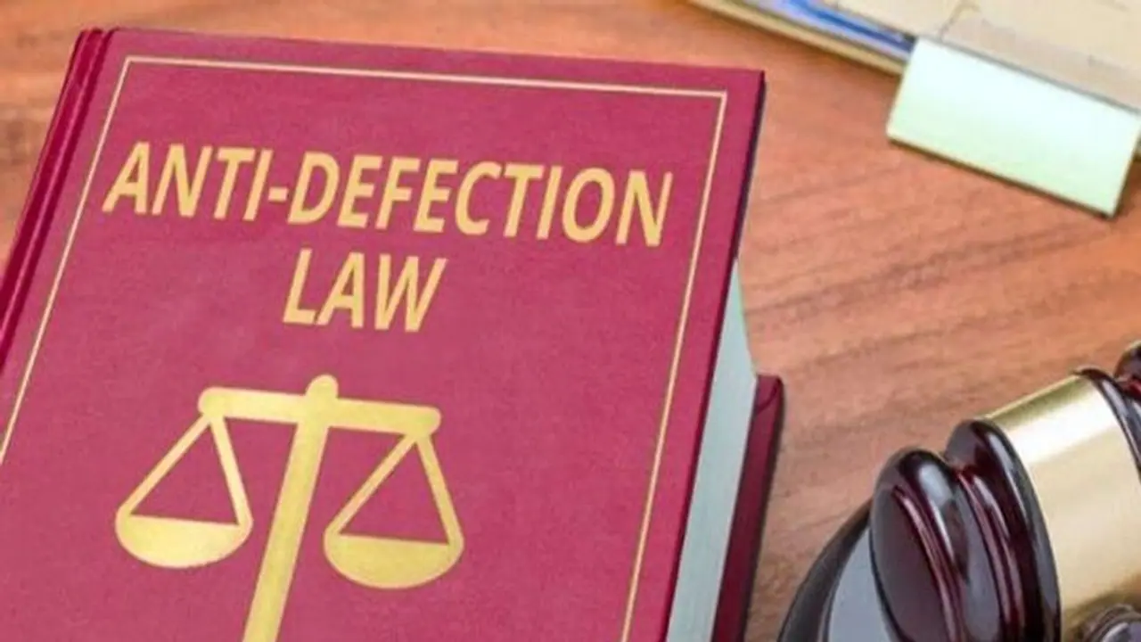 जानिए क्या है दलबदल कानून, जिससे बची है महाराष्ट्र के मुख्यमंत्री उद्धव ठाकरे की थोड़ी बहुत 'उम्मीद' जानिए क्या है दलबदल कानून, जिससे बची है महाराष्ट्र के मुख्यमंत्री उद्धव ठाकरे की थोड़ी बहुत 'उम्मीद'