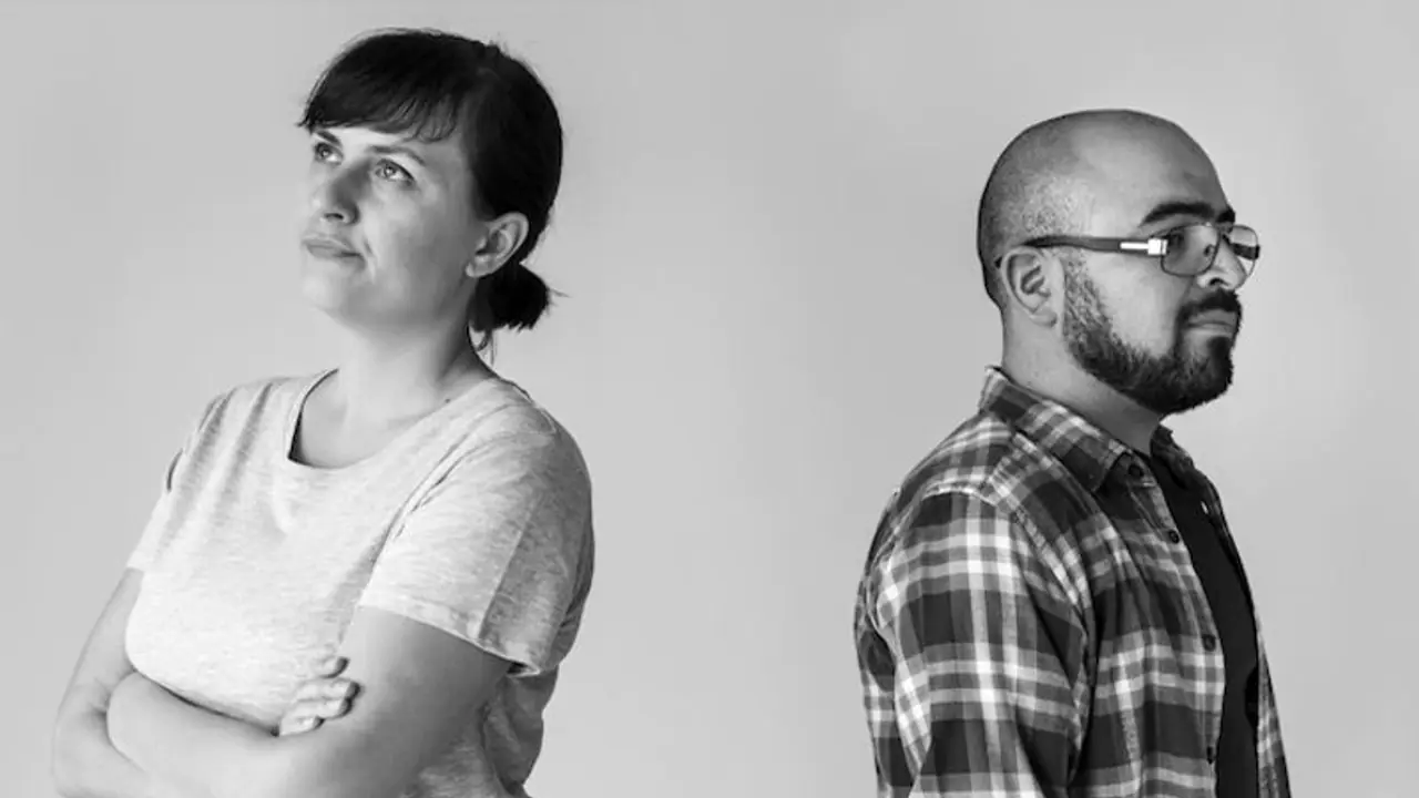 पति पत्नी की ये 6 आदतें शादीशुदा जिंदगी को कर देती है तबाह, सिर्फ एक कदम से हो सकता है सबकुछ ठीक