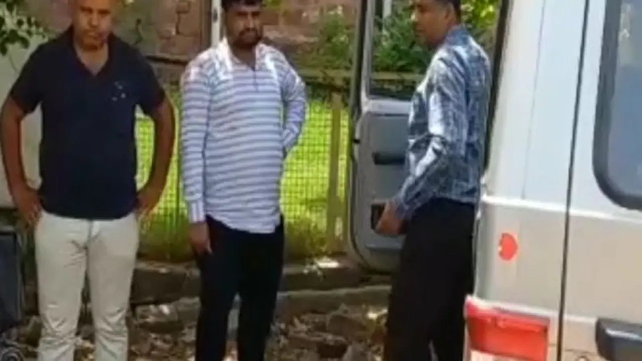 धौलपुर में हेड कांस्टेबल को पकड़ने गई ACB पर हमला, आरोपी की आवाज सुन टूट पड़े परिजन, 50 हजार में हुआ था सौदा