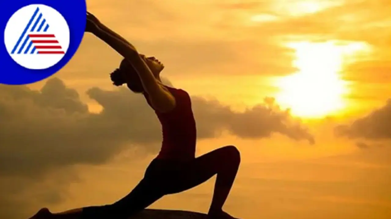 காலை எழுந்ததும் சூரிய நமஸ்காரம் கட்டாயம் செய்ய வேண்டும் என்று நிபுணர்கள் ஏன் சொல்கிறார்கள் தெரியுமா? 