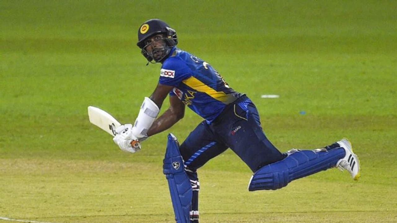 SL vs AUS: ஆஸி.,க்கு செம சர்ப்ரைஸ்.. தனி ஒருவனாக இலங்கைக்காக போராடிய கருணரத்னே..! செம பேட்டிங்