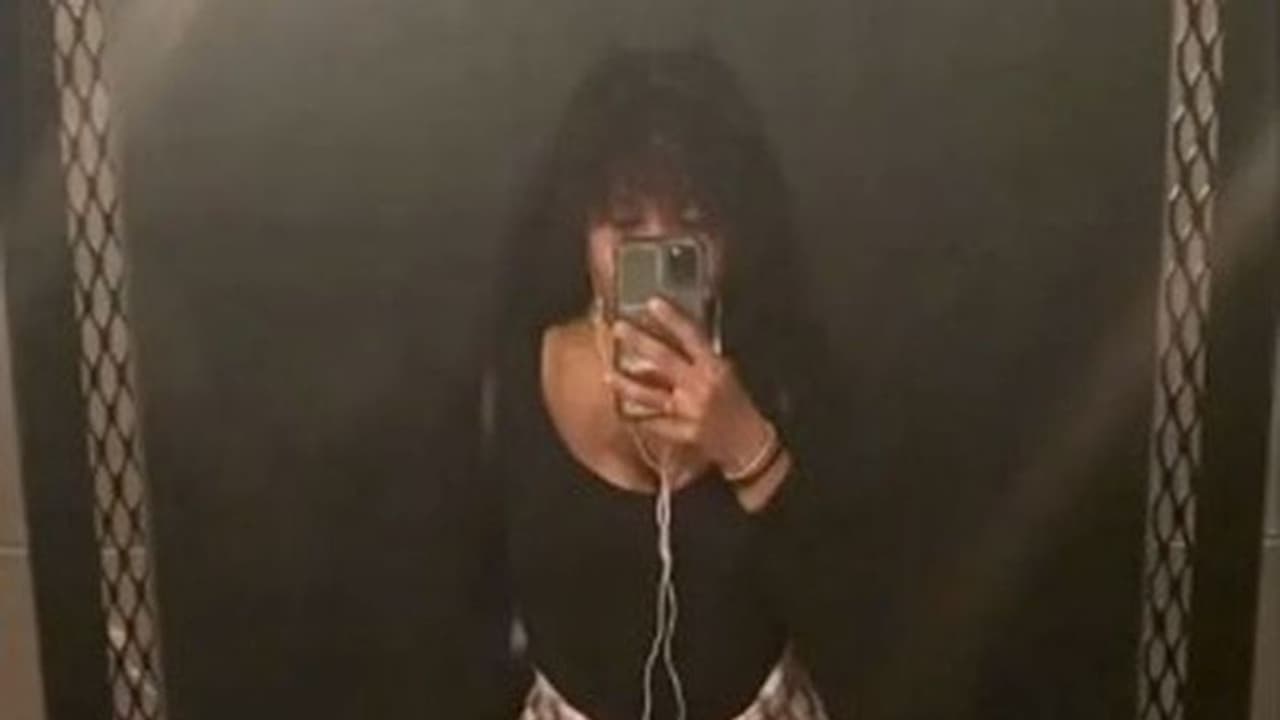 रेस्त्रां में कम कपड़े पहनकर गई लड़की के साथ हुआ बुरा सुलूक! सोशल मीडिया पर बताई पूरी कहानी 