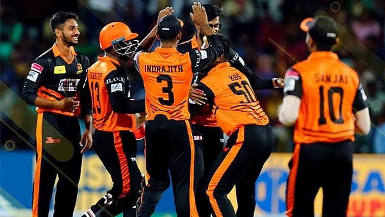 TNPL 2022: 53 டாட் பந்துகள் ஆடிய திண்டுக்கல் அணி..! விக்னேஷின் ஃபினிஷிங்கால் திருச்சி அணிக்கு சவாலான இலக்கு TNPL 2022: 53 டாட் பந்துகள் ஆடிய திண்டுக்கல் அணி..! விக்னேஷின் ஃபினிஷிங்கால் திருச்சி அணிக்கு சவாலான இலக்கு