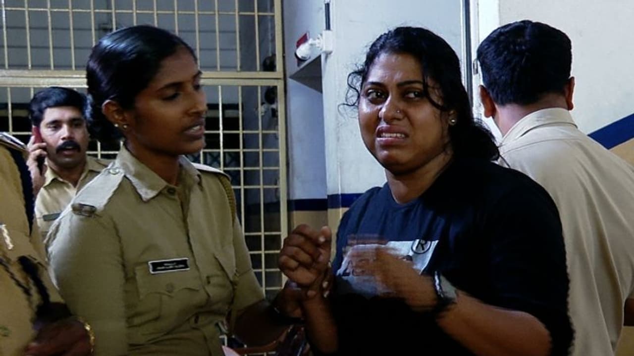 റെയിൽവേ ജോലി വാഗ്ദാനം ചെയ്ത് പലരിൽ നിന്നായി ലക്ഷങ്ങൾ തട്ടിയ യുവതി അറസ്റ്റിൽ റെയിൽവേ ജോലി വാഗ്ദാനം ചെയ്ത് പലരിൽ നിന്നായി ലക്ഷങ്ങൾ തട്ടിയ യുവതി അറസ്റ്റിൽ