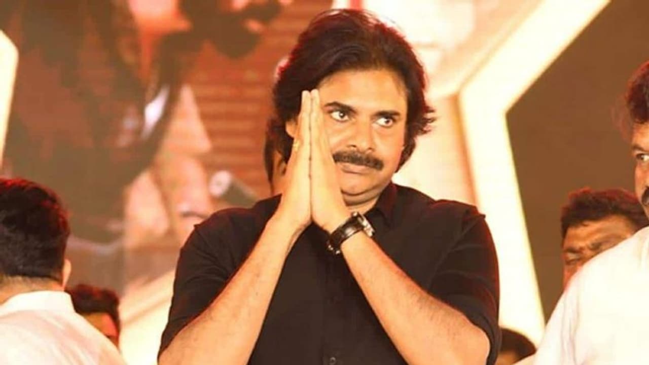 పవన్ సర్ప్రైజ్.. సైలెంట్గా కొత్త సినిమాని స్టార్ట్ చేసిన పవర్స్టార్.. ? పవన్ సర్ప్రైజ్.. సైలెంట్గా కొత్త సినిమాని స్టార్ట్ చేసిన పవర్స్టార్.. ?