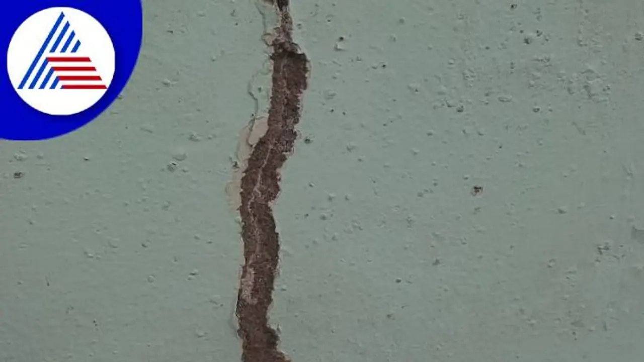 ಮಂಗಳೂರು: ಸುಳ್ಯದಲ್ಲೂ ಕಂಪಿಸಿದ ಭೂಮಿ, ಗೋಡೆಗಳಲ್ಲಿ ಬಿರುಕು..!