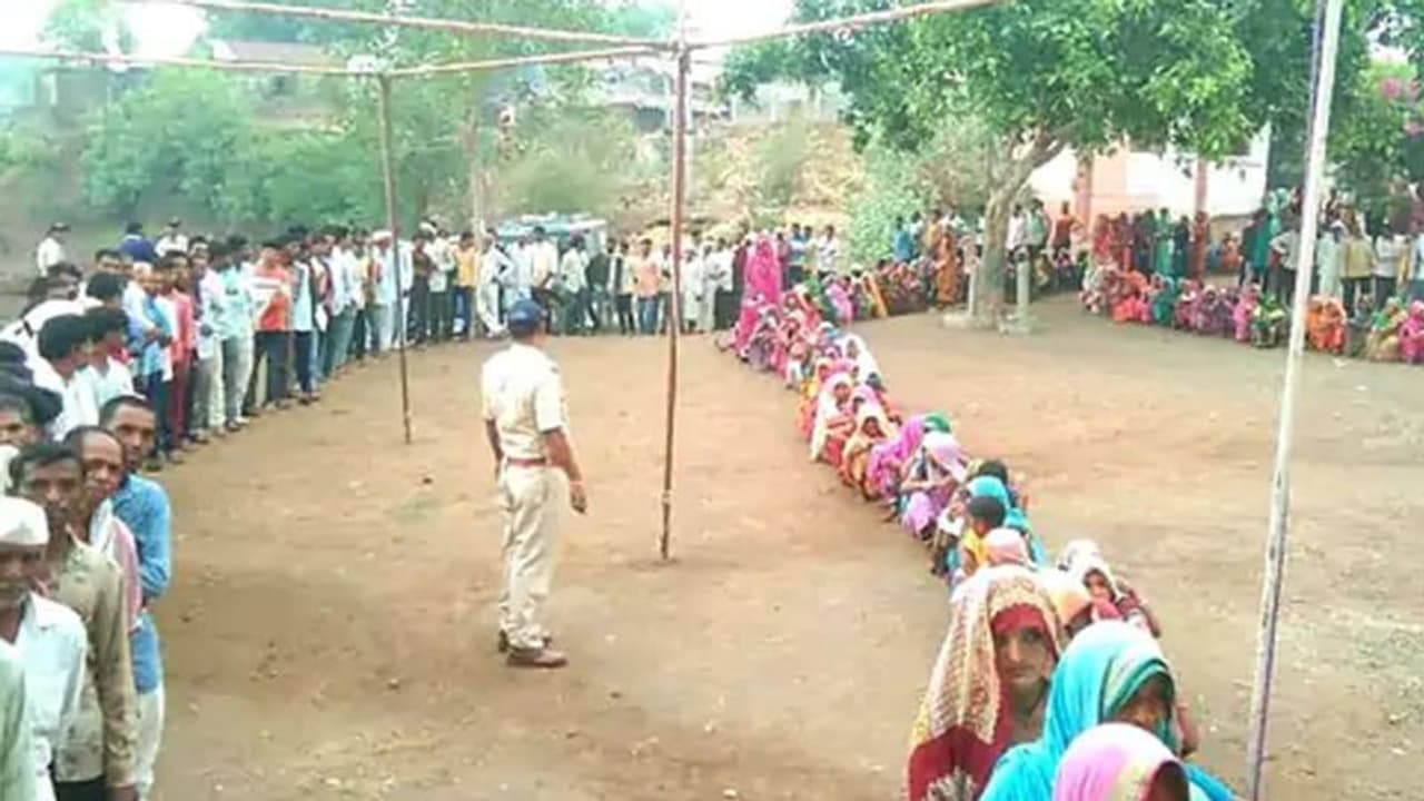 MP Panchayat Chunav 2022: पहले फेज के चुनाव में वोटर्स ने दिखाया उत्साह, भिंड में हुआ उपद्रव
