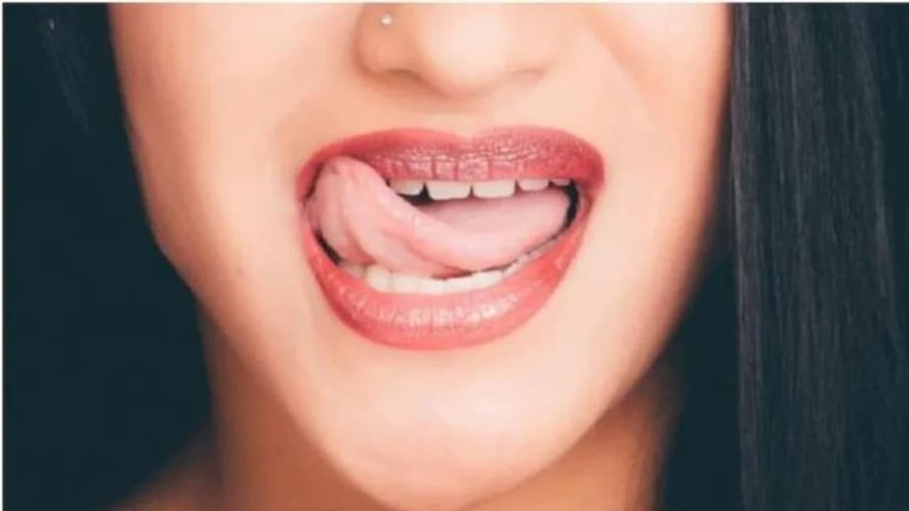 एमपी के सीधी में लड़की ने अपनी जीभ काटकर देवी मां के चरणों में चढाई, फिर जो हुआ वो और डरावना था...