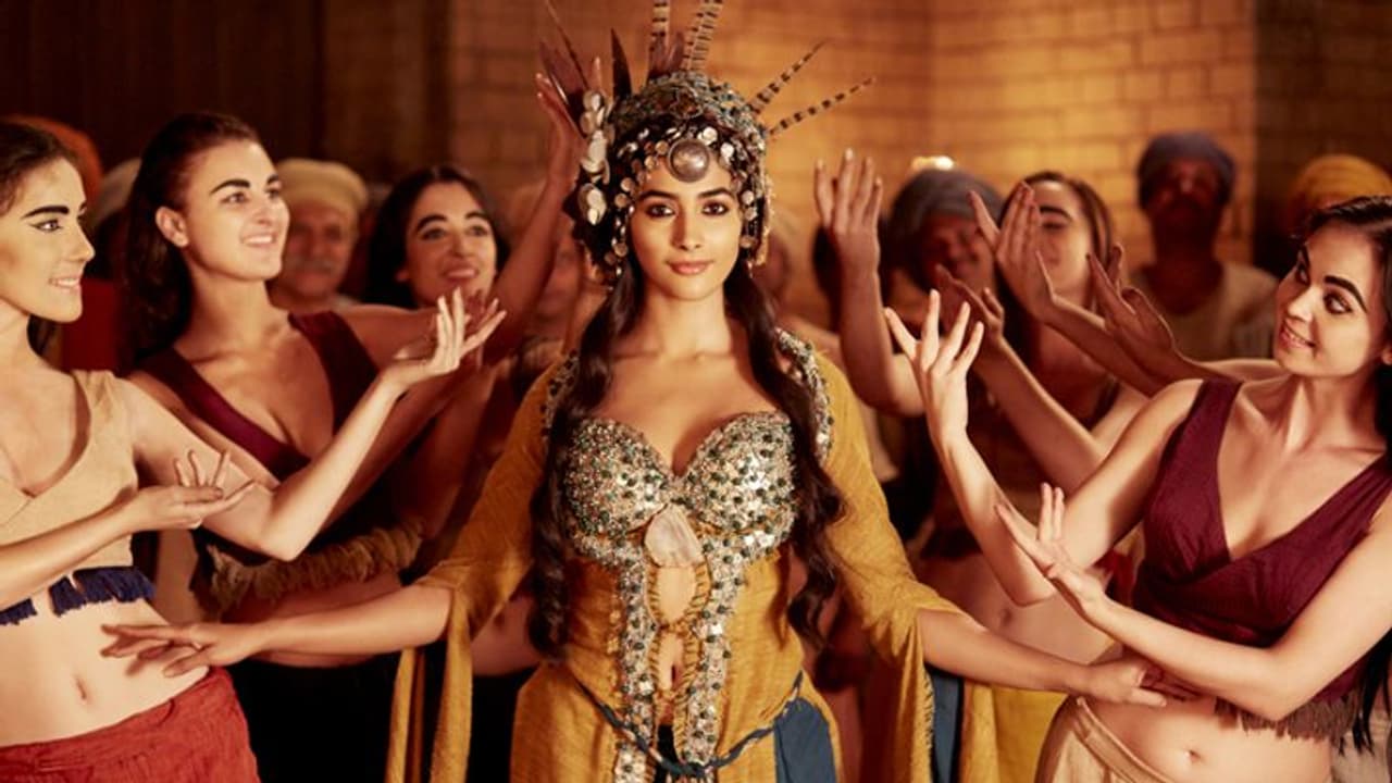 হৃতিক রোশনের সাথে মহেঞ্জো দারোতে অভিনয় কেরিয়ারে দুর্ভাগ্য বয়ে এনেছে, দাবি পূজা হেগড়ের হৃতিক রোশনের সাথে মহেঞ্জো দারোতে অভিনয় কেরিয়ারে দুর্ভাগ্য বয়ে এনেছে, দাবি পূজা হেগড়ের