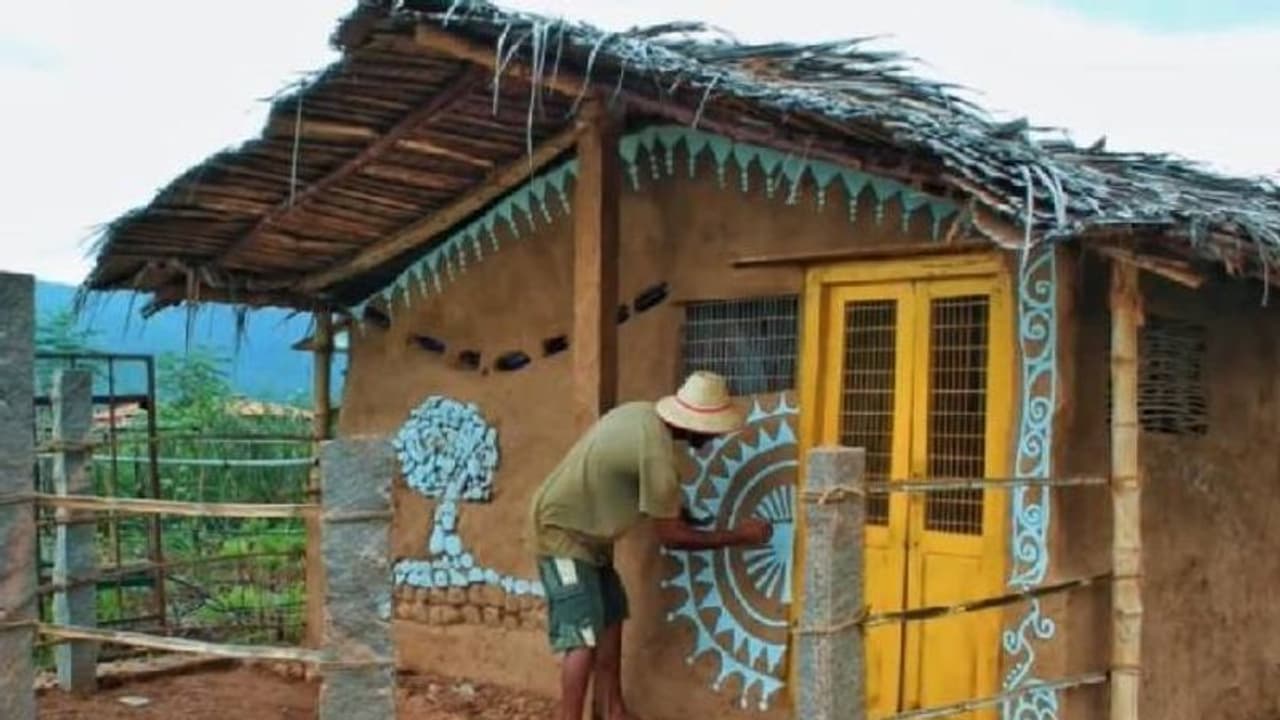  125 ദിവസത്തിനുള്ളിൽ വെറും 18,500 രൂപ ഉപയോഗിച്ച് ഒരു മൺവീട് 