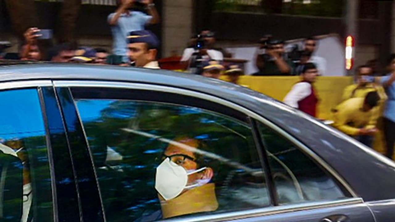 Setback for Uddhav Thackeray, SC refuses stay on floor test