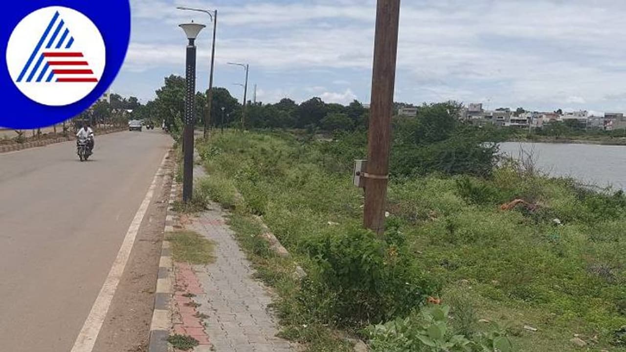 ಗದಗ: ಸರ್ಕಾರಿ ಇಲಾಖೆಗಳಿಂದಲೇ ಭೀಷ್ಮ ಕೆರೆ ಅತೀ ಹೆಚ್ಚು ಅತಿಕ್ರಮಣ ಗದಗ: ಸರ್ಕಾರಿ ಇಲಾಖೆಗಳಿಂದಲೇ ಭೀಷ್ಮ ಕೆರೆ ಅತೀ ಹೆಚ್ಚು ಅತಿಕ್ರಮಣ