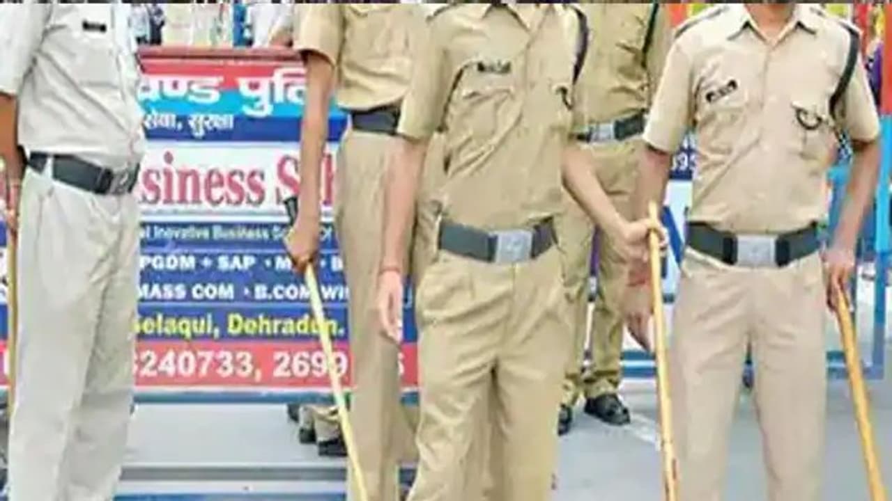 पिथौरागढ़: नाबालिगों को वाहन देने वाले अभिभावक हो जाए सावधान, भारी जुर्माने के साथ भुगतनी होगी सजा पिथौरागढ़: नाबालिगों को वाहन देने वाले अभिभावक हो जाए सावधान, भारी जुर्माने के साथ भुगतनी होगी सजा