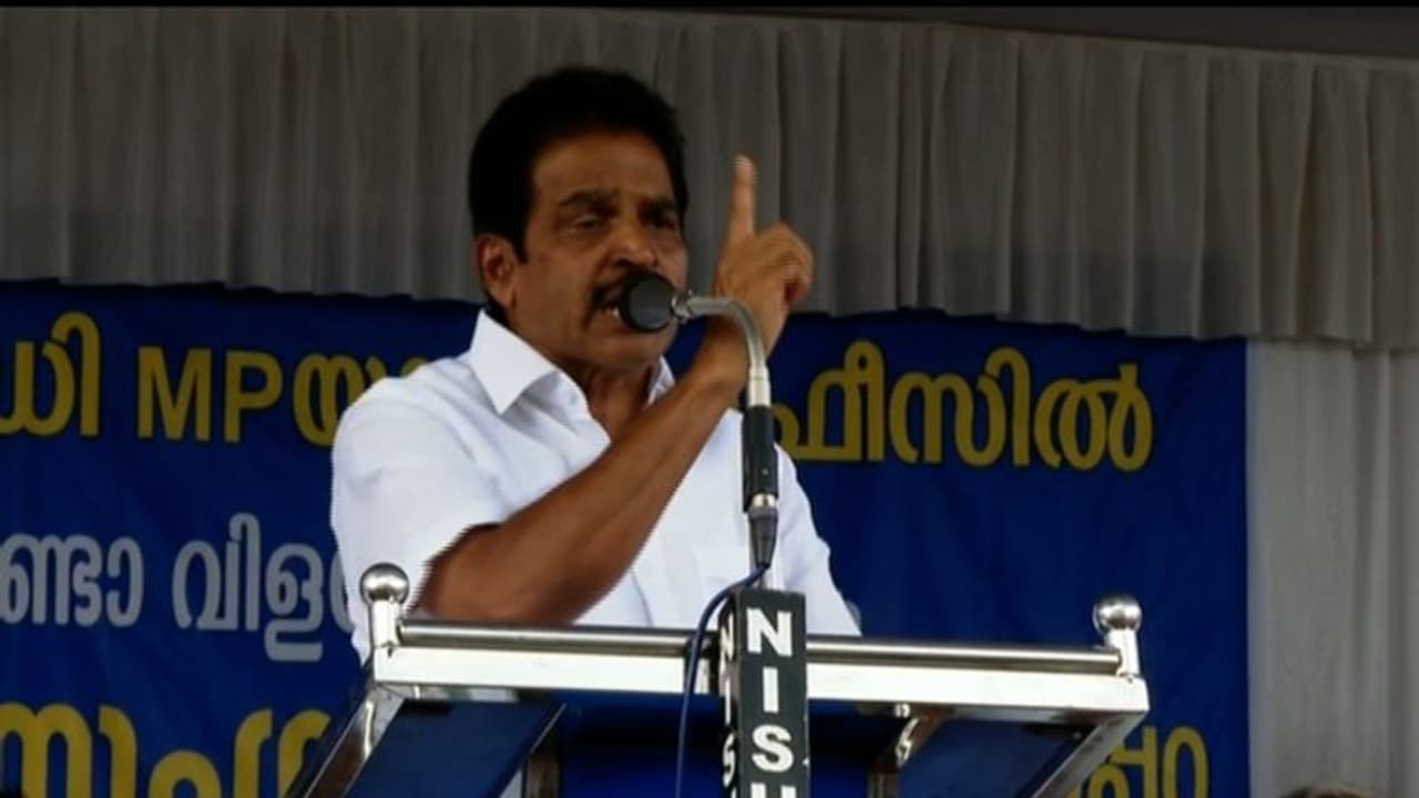 എംപി ഓഫീസ് അക്രമം; എസ്എഫ്ഐക്ക് മുഖ്യമന്ത്രി ക്വട്ടേഷൻ കൊടുത്തതെന്ന് കെ സി വേണുഗോപാല് എംപി ഓഫീസ് അക്രമം; എസ്എഫ്ഐക്ക് മുഖ്യമന്ത്രി ക്വട്ടേഷൻ കൊടുത്തതെന്ന് കെ സി വേണുഗോപാല്