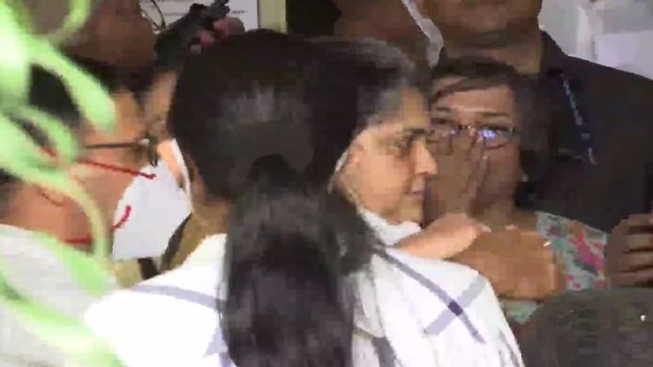 तीस्ता सीतलवाड़ को गुजरात एटीएस ने हिरासत में लिया, सुप्रीम कोर्ट की टिप्पणी के बाद हुई कार्रवाई तीस्ता सीतलवाड़ को गुजरात एटीएस ने हिरासत में लिया, सुप्रीम कोर्ट की टिप्पणी के बाद हुई कार्रवाई