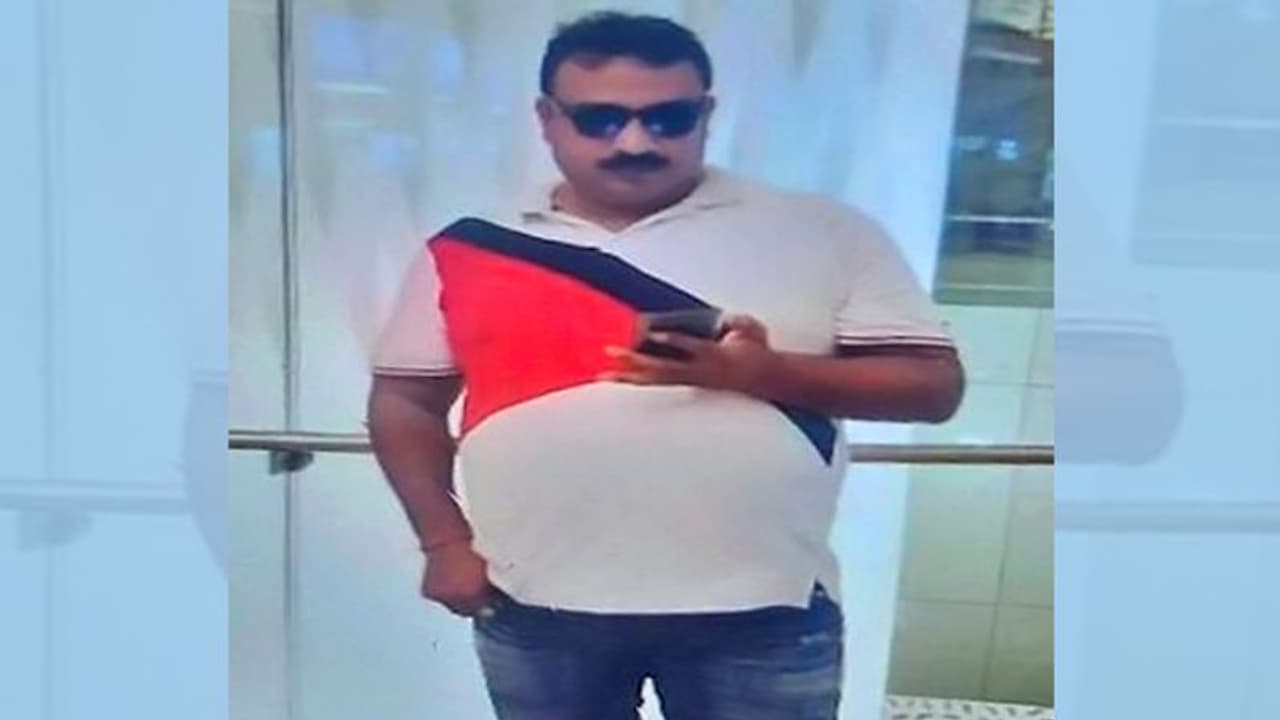 लखनऊ में दिनदहाड़े रेलवे ठेकेदार की हत्या, घर में घुसकर बदमाशों ने ताबड़तोड़ मारी गोली, इलाके में मचा हड़कंप लखनऊ में दिनदहाड़े रेलवे ठेकेदार की हत्या, घर में घुसकर बदमाशों ने ताबड़तोड़ मारी गोली, इलाके में मचा हड़कंप