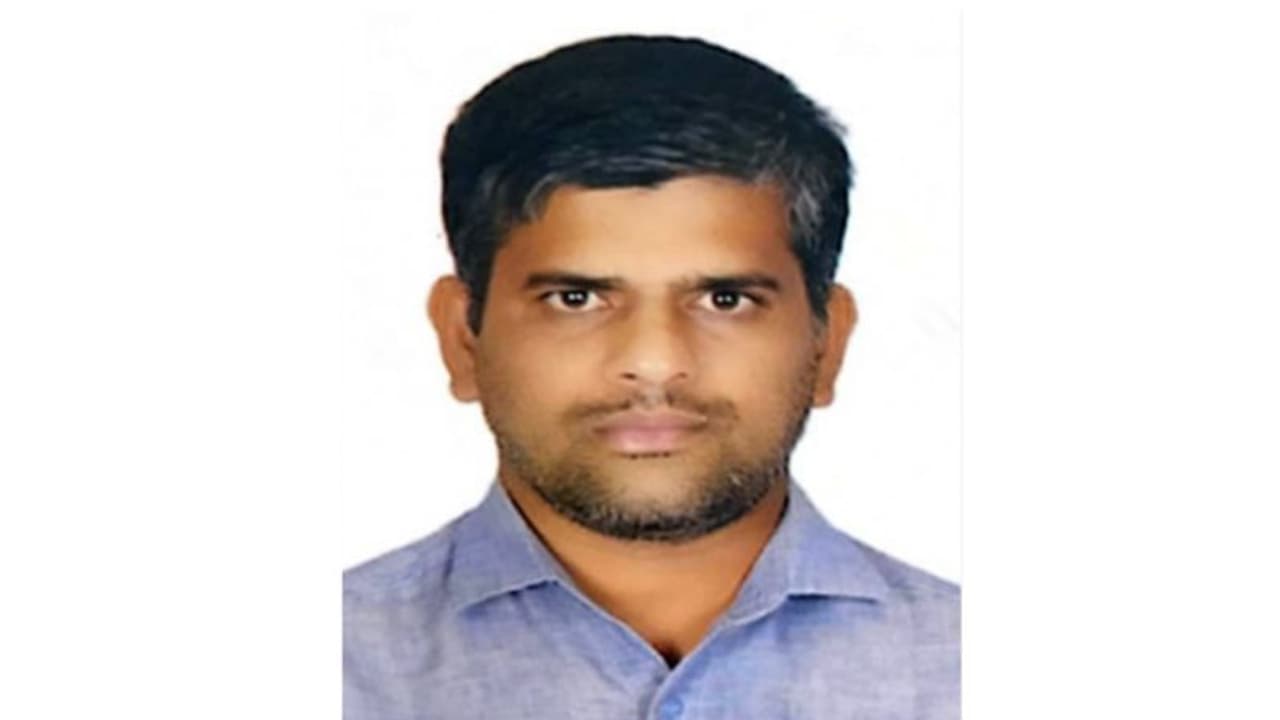 പ്രവാസി മലയാളി യുവാവ് ജോലിക്കിടെ കുഴഞ്ഞുവീണ് മരിച്ചു പ്രവാസി മലയാളി യുവാവ് ജോലിക്കിടെ കുഴഞ്ഞുവീണ് മരിച്ചു