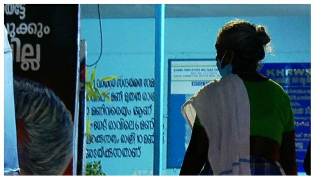 തിരു. മെഡിക്കല് കോളേജില് വീണ്ടും സുരക്ഷാ വീഴ്ച്ച, ഡോക്ടറുടെ വേഷത്തിലെത്തി തട്ടിപ്പ്, പണവുമായി കടന്നുകളഞ്ഞു തിരു. മെഡിക്കല് കോളേജില് വീണ്ടും സുരക്ഷാ വീഴ്ച്ച, ഡോക്ടറുടെ വേഷത്തിലെത്തി തട്ടിപ്പ്, പണവുമായി കടന്നുകളഞ്ഞു