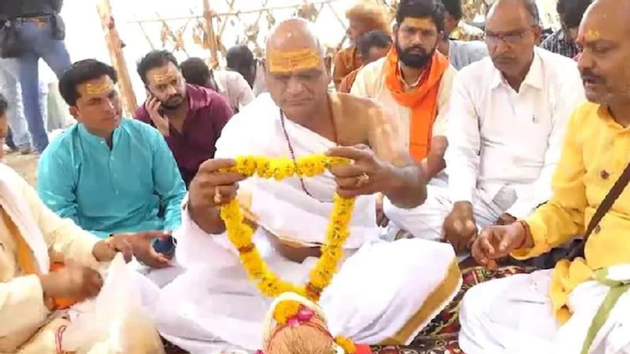 ಸನಾತನ ಧರ್ಮಕ್ಕೆ ಮತಾಂತರಗೊಂಡ ಮುಸ್ಲಿಂ ವ್ಯಕ್ತಿ ಮೇಲೆ ಒತ್ತಡ, ಇಸ್ಲಾಂಗೆ ಮರಳಿ ಬಾ! ಸನಾತನ ಧರ್ಮಕ್ಕೆ ಮತಾಂತರಗೊಂಡ ಮುಸ್ಲಿಂ ವ್ಯಕ್ತಿ ಮೇಲೆ ಒತ್ತಡ, ಇಸ್ಲಾಂಗೆ ಮರಳಿ ಬಾ!