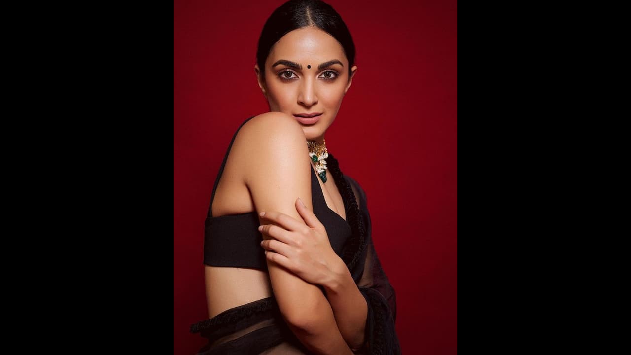 কিয়ারার মত উজ্জ্বল ও ঝকঝকে ত্বক পেতে চান, তাহলে জেনে নিন অভিনেত্রীর সিক্রেট বিউটি টিপস কিয়ারার মত উজ্জ্বল ও ঝকঝকে ত্বক পেতে চান, তাহলে জেনে নিন অভিনেত্রীর সিক্রেট বিউটি টিপস