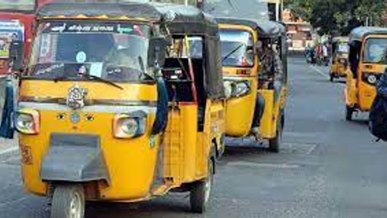ஆட்டோவில் குறைந்தபட்ச கட்டணம் ரூ.50.. ஒவ்வொரு கி.மீட்டருக்கு ரூ.25 .. தமிழக அரசுக்கு கோரிக்கை.. ஆட்டோவில் குறைந்தபட்ச கட்டணம் ரூ.50.. ஒவ்வொரு கி.மீட்டருக்கு ரூ.25 .. தமிழக அரசுக்கு கோரிக்கை..