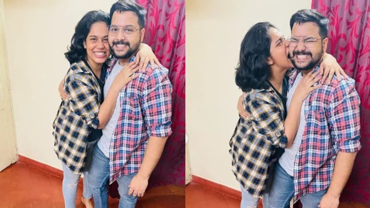 'എന്റെ പ്രണയത്തിന്റെ മറ്റൊരു വാർഷികം'; സന്തോഷം പങ്കുവച്ച് ആതിര 'എന്റെ പ്രണയത്തിന്റെ മറ്റൊരു വാർഷികം'; സന്തോഷം പങ്കുവച്ച് ആതിര