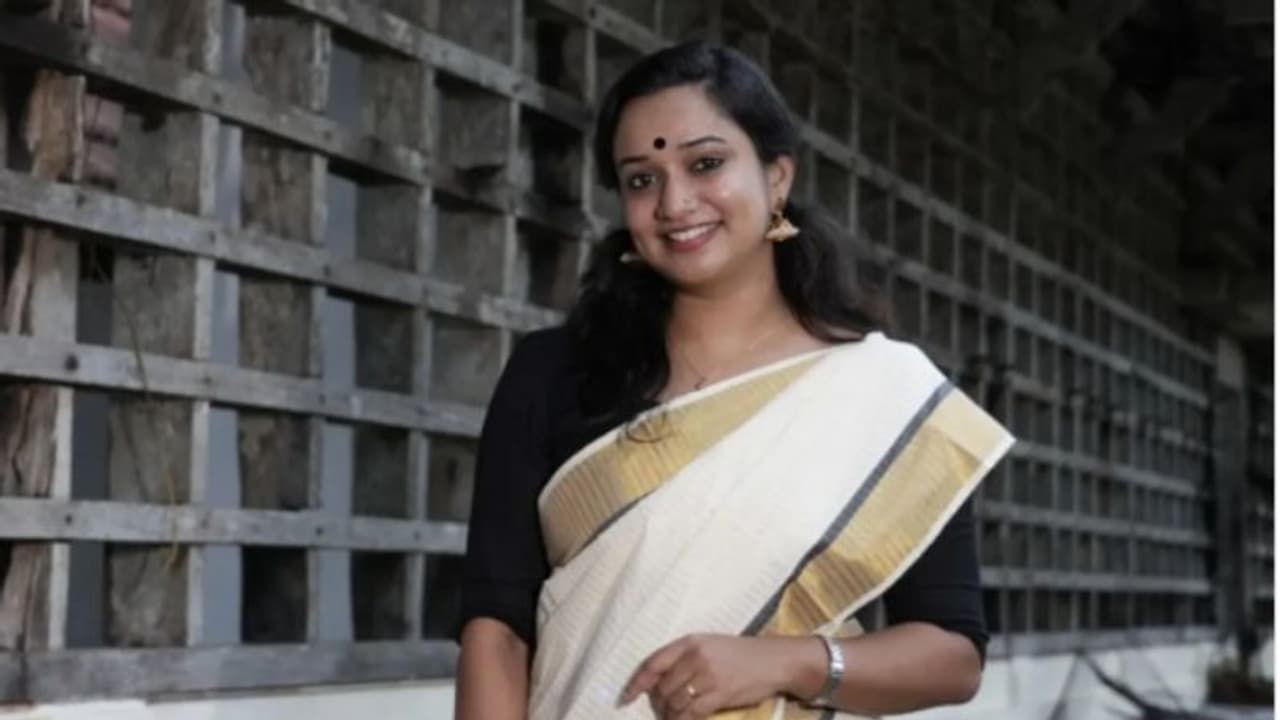 'സെറ്റും മുണ്ടും എപ്പോഴും ഇഷ്ടം'; സിംപിൾ ലുക്കിൽ ഗൗരി കൃഷ്ണന് 'സെറ്റും മുണ്ടും എപ്പോഴും ഇഷ്ടം'; സിംപിൾ ലുക്കിൽ ഗൗരി കൃഷ്ണന്