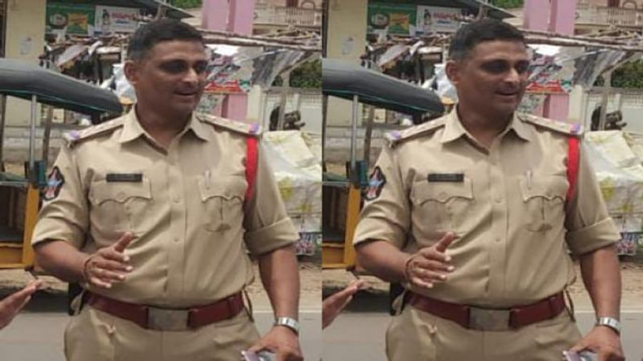 మచిలీపట్నంలో కలకలం... విధుల్లో చేరిన నాలుగోరోజే సీఐ మిస్సింగ్ మచిలీపట్నంలో కలకలం... విధుల్లో చేరిన నాలుగోరోజే సీఐ మిస్సింగ్