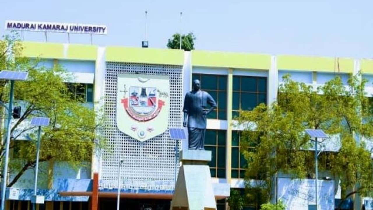 பழைய பேப்பர் கடையில் கிடந்த பல்கலைக்கழக விடைத்தாள்கள்.. அதிர்ச்சி சம்பவம் ! பழைய பேப்பர் கடையில் கிடந்த பல்கலைக்கழக விடைத்தாள்கள்.. அதிர்ச்சி சம்பவம் !