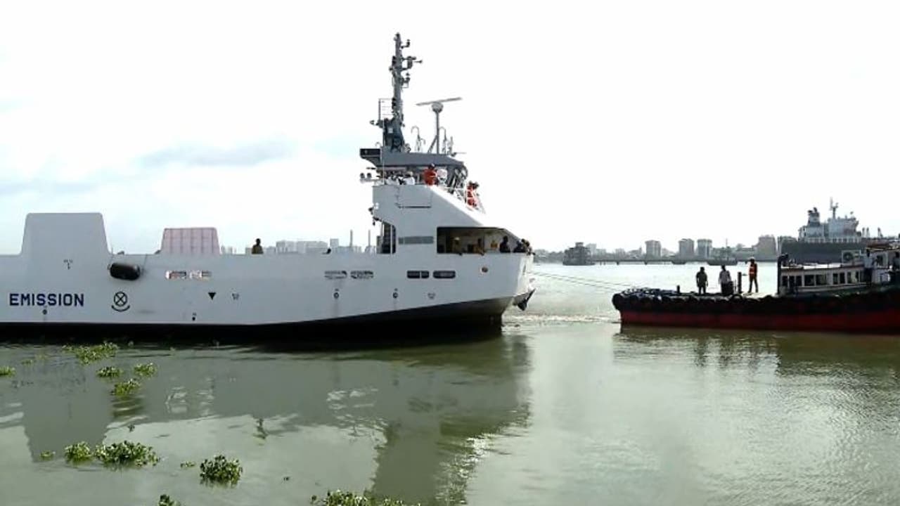 ചരിത്ര നേട്ടവുമായി കൊച്ചി കപ്പൽ ശാല, തദ്ദേശീയമായി നിർമിച്ച ഇലക്ട്രിക് ബാർജുകൾ നോർവേക്ക് കൈമാറി ചരിത്ര നേട്ടവുമായി കൊച്ചി കപ്പൽ ശാല, തദ്ദേശീയമായി നിർമിച്ച ഇലക്ട്രിക് ബാർജുകൾ നോർവേക്ക് കൈമാറി