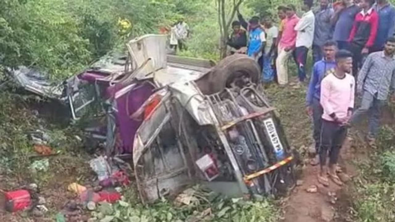 Accident : கால்வாயில் கவிழ்ந்த வேன்.. 7 பேர் உயிரிழப்பு..கர்நாடகாவில் நடந்த கோர விபத்து