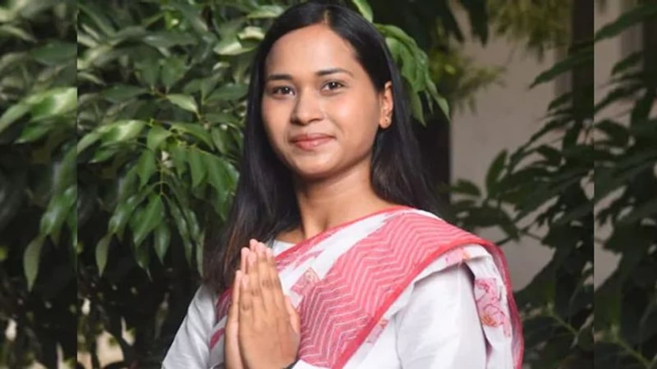 मांडर उपचुनाव रिजल्ट: कांग्रेस की शिल्पी नेहा तिर्की ने जीता चुनाव, BJP की गंगोत्री कुजूर की हुई करारी हार मांडर उपचुनाव रिजल्ट: कांग्रेस की शिल्पी नेहा तिर्की ने जीता चुनाव, BJP की गंगोत्री कुजूर की हुई करारी हार