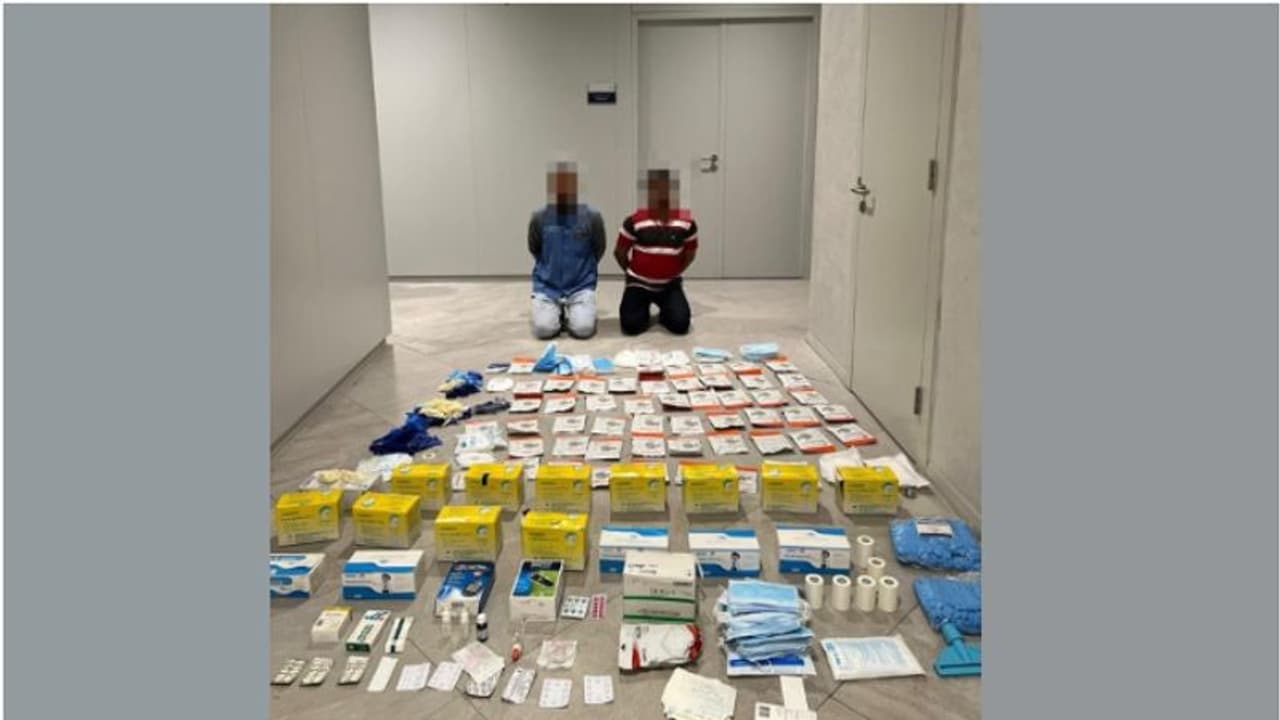 ആരോഗ്യ കേന്ദ്രത്തില് നിന്ന് മരുന്നുകള് മോഷ്ടിച്ച രണ്ടുപേര് അറസ്റ്റില് ആരോഗ്യ കേന്ദ്രത്തില് നിന്ന് മരുന്നുകള് മോഷ്ടിച്ച രണ്ടുപേര് അറസ്റ്റില്