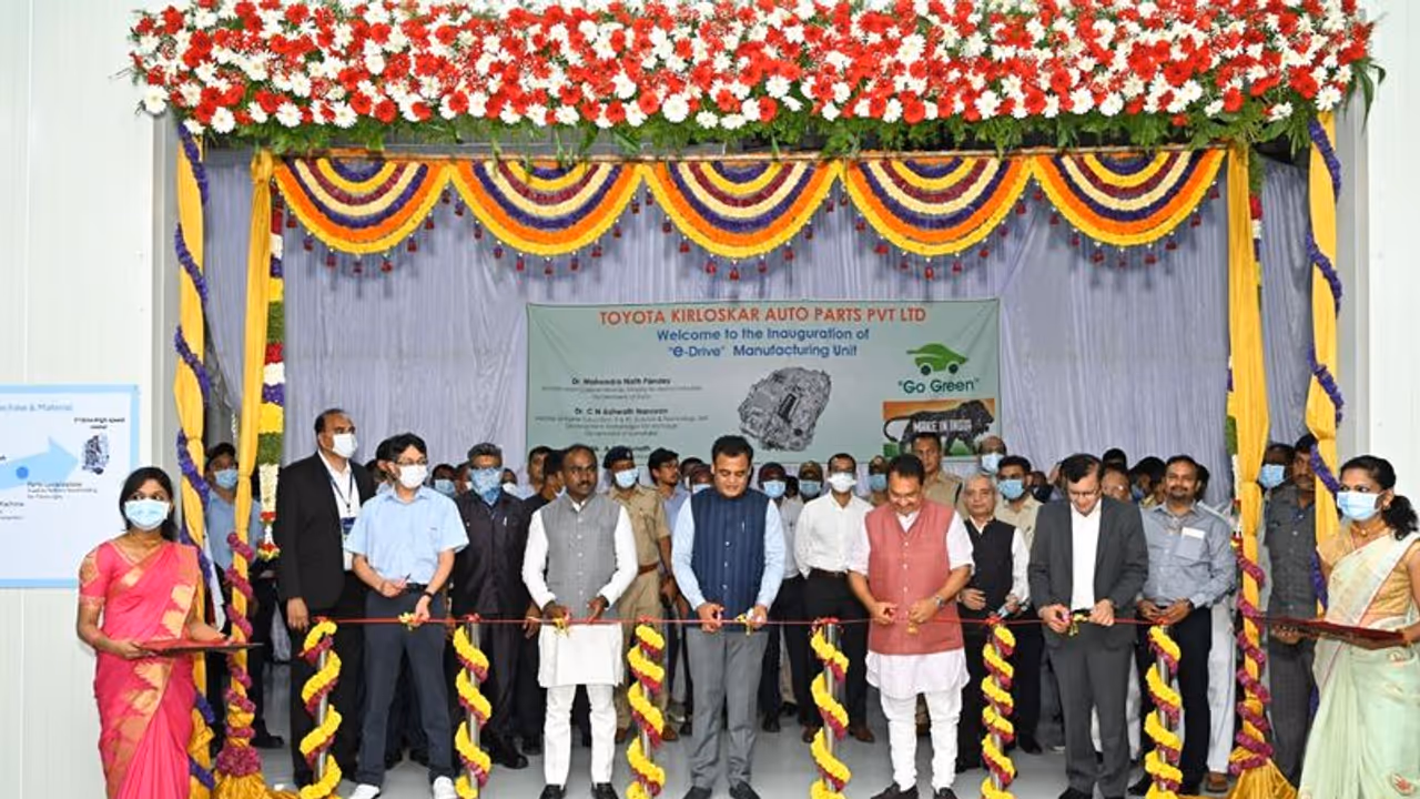 ಮೇಕ್ ಇನ್ ಇಂಡಿಯಾ, ಸ್ಕಿಲ್ ಇಂಡಿಯಾ ಬಲಪಡಿಸಲು ಟೋಯೋಟಾ ಮಹತ್ವದ ಘೋಷಣೆ ಮೇಕ್ ಇನ್ ಇಂಡಿಯಾ, ಸ್ಕಿಲ್ ಇಂಡಿಯಾ ಬಲಪಡಿಸಲು ಟೋಯೋಟಾ ಮಹತ್ವದ ಘೋಷಣೆ