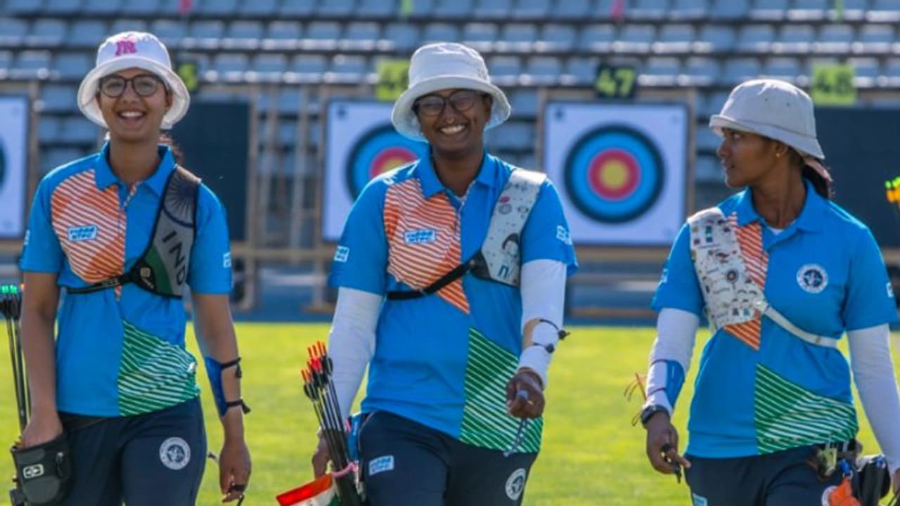 অধরা রয়ে গেল সোনা জয়, আর্চারি বিশ্বকাপে রুপো নিয়েই সন্তুষ্ট থাকতে হল দীপিকা কুমারিদের অধরা রয়ে গেল সোনা জয়, আর্চারি বিশ্বকাপে রুপো নিয়েই সন্তুষ্ট থাকতে হল দীপিকা কুমারিদের